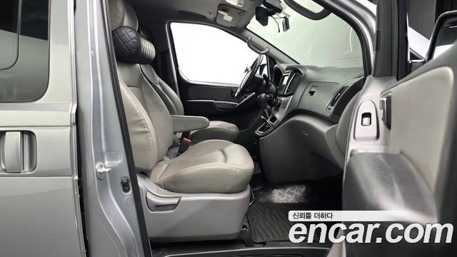 Hyundai Starex 2017 — photo 16