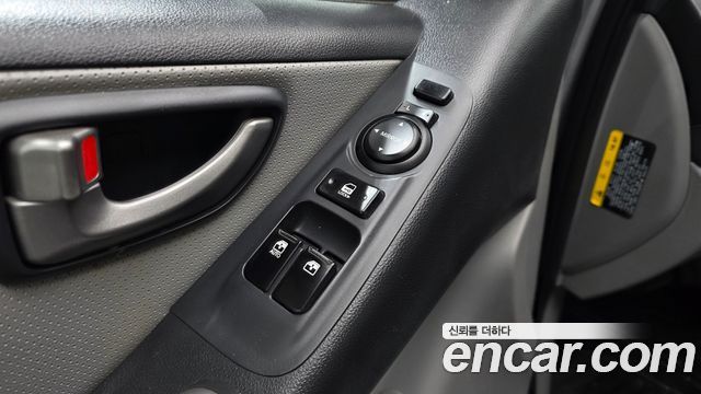 Hyundai Starex 2017 — photo 27