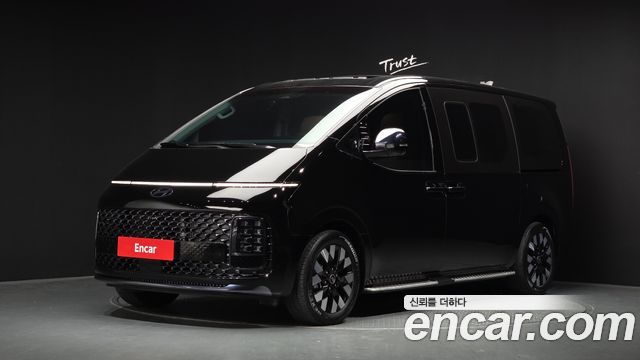 Hyundai Staria 2025 — photo 1