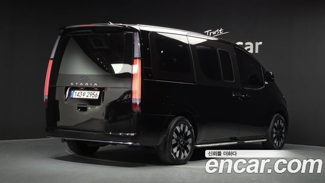 Hyundai Staria 2025 — photo 2
