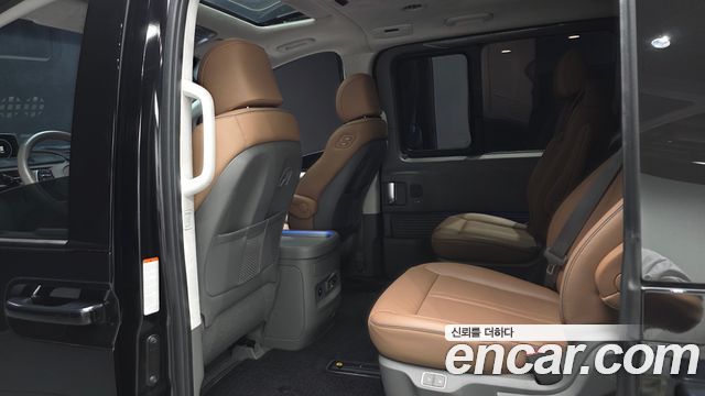 Hyundai Staria 2025 — photo 17