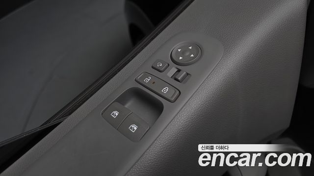 Hyundai Staria 2025 — photo 23