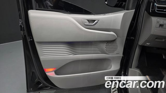 Hyundai Staria 2025 — photo 14