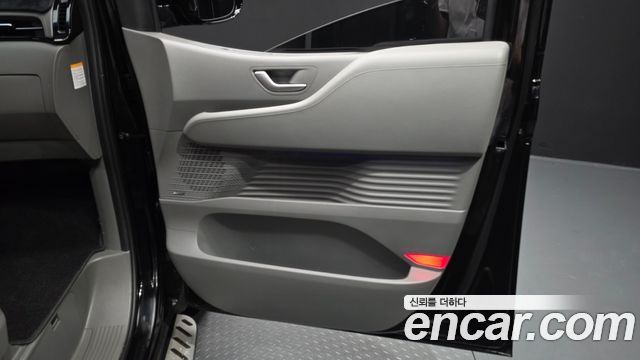 Hyundai Staria 2025 — photo 15
