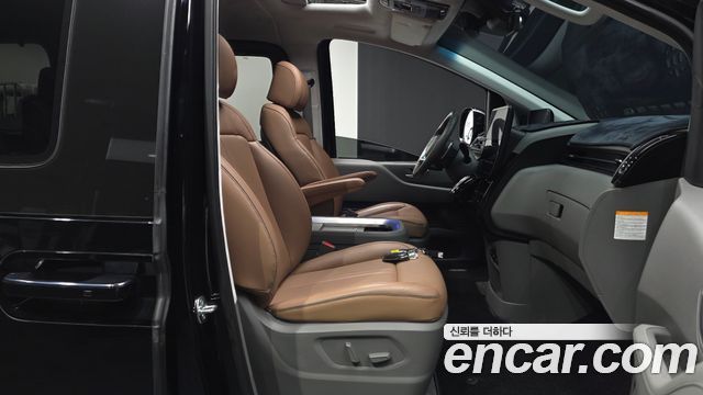 Hyundai Staria 2025 — photo 16