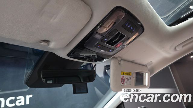 Hyundai Staria 2025 — photo 28