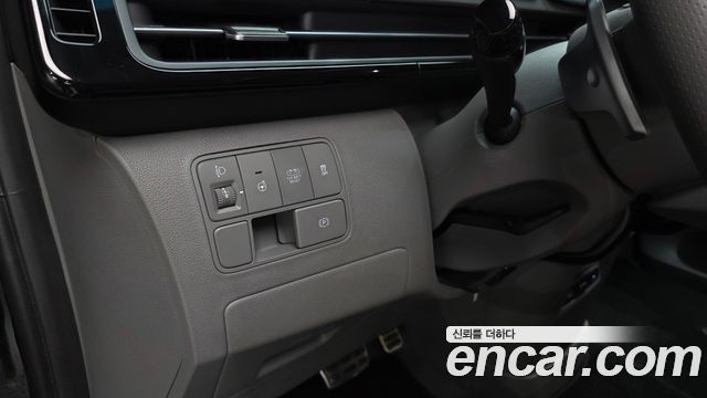 Hyundai Staria 2025 — photo 29
