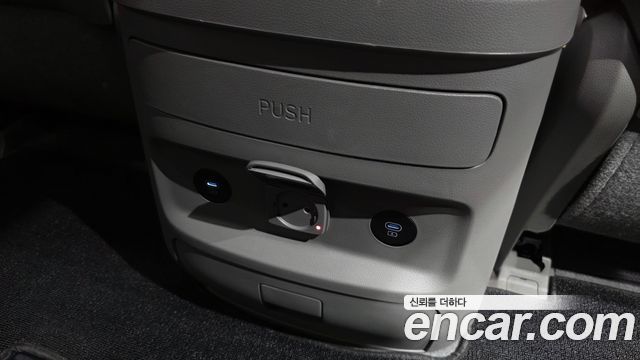 Hyundai Staria 2025 — photo 31