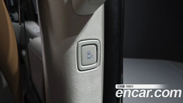Hyundai Staria 2025 — photo 32