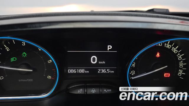Peugeot 2008 2019 — photo 11