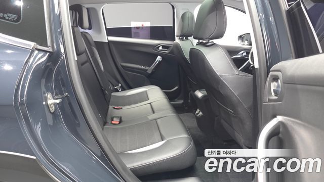 Peugeot 2008 2019 — photo 18