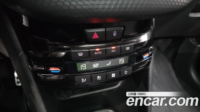 Peugeot 2008 2019 — photo 22