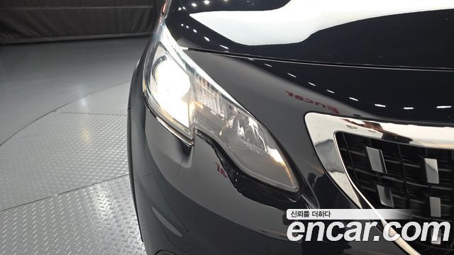 Peugeot 2008 2019 — photo 8