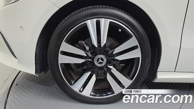 Mercedes-Benz A-Class 2018 — photo 5