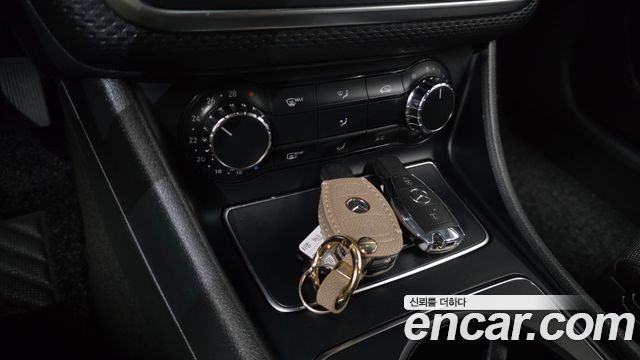 Mercedes-Benz A-Class 2018 — photo 14