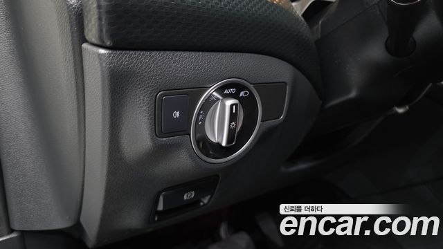Mercedes-Benz A-Class 2018 — photo 16