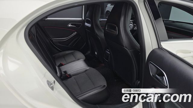 Mercedes-Benz A-Class 2018 — photo 20