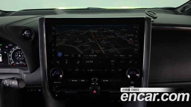 Toyota Alphard 2024 — photo 18