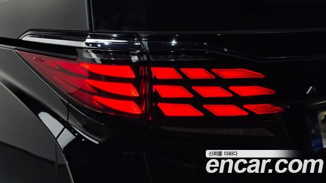 Toyota Alphard 2024 — photo 9