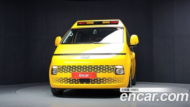 Hyundai Staria 2023 — photo 3