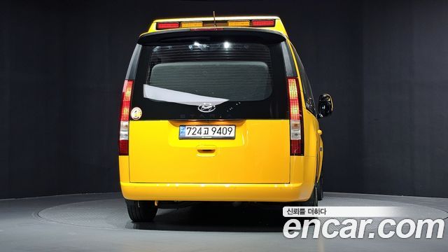 Hyundai Staria 2023 — photo 4