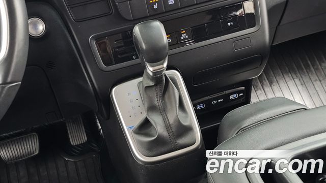Hyundai Staria 2023 — photo 12