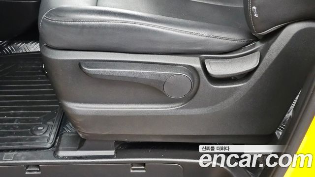 Hyundai Staria 2023 — photo 16