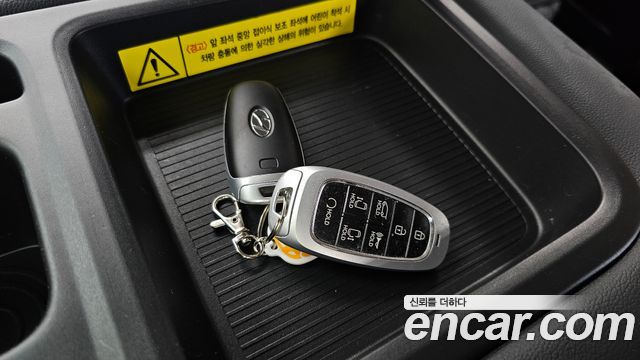 Hyundai Staria 2023 — photo 28