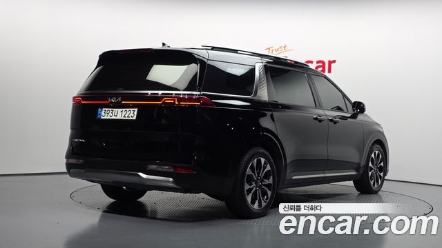 Kia Canival 2022 — photo 2