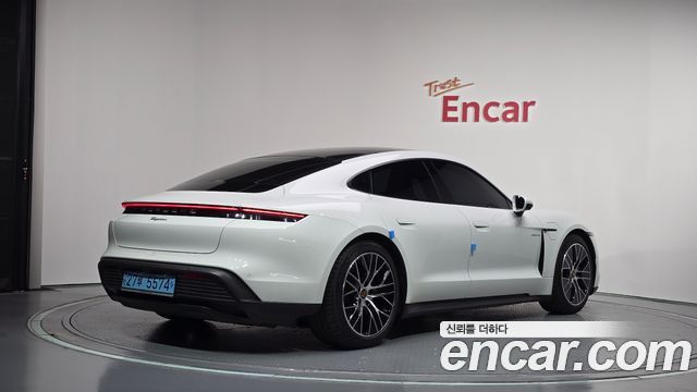 Porsche Taycan 2023 — photo 2