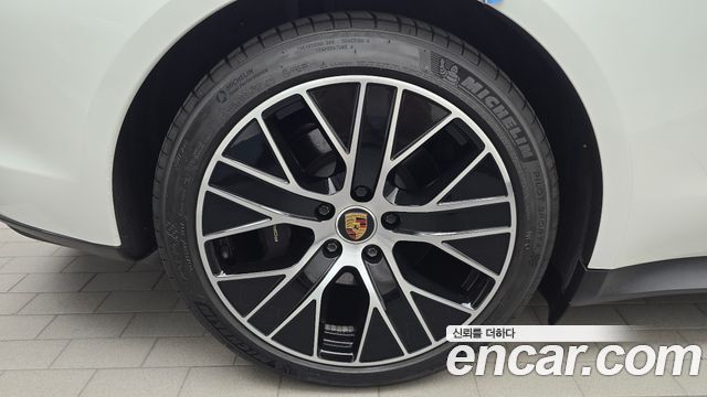 Porsche Taycan 2023 — photo 5