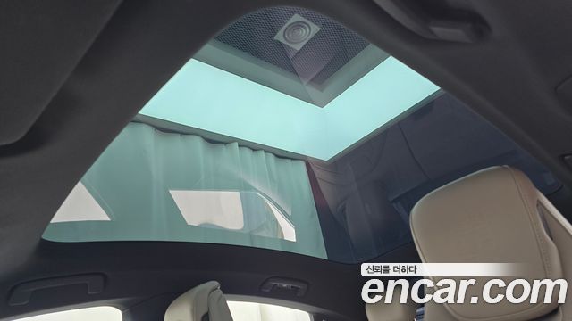 Porsche Taycan 2023 — photo 22