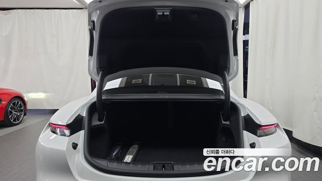 Porsche Taycan 2023 — photo 24