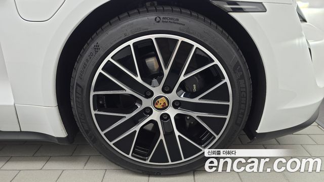 Porsche Taycan 2023 — photo 7