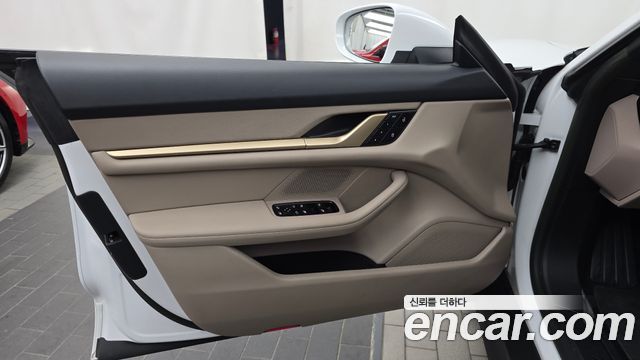 Porsche Taycan 2023 — photo 14