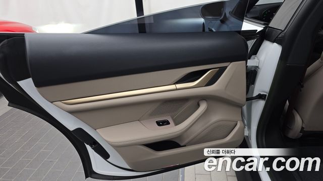 Porsche Taycan 2023 — photo 15