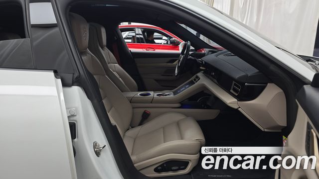 Porsche Taycan 2023 — photo 16