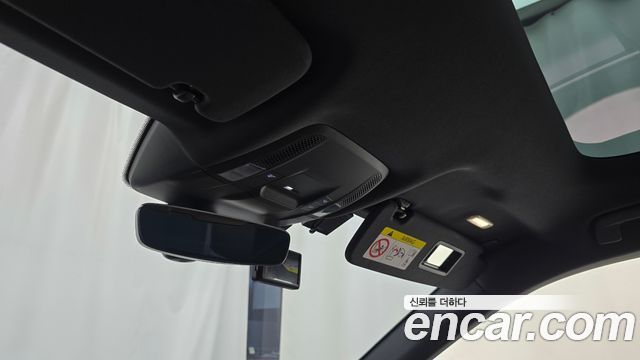 Porsche Taycan 2023 — photo 27