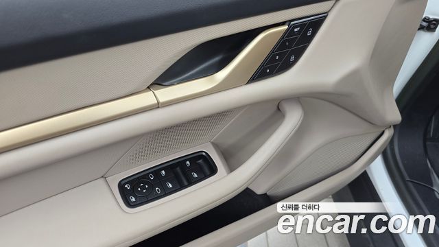 Porsche Taycan 2023 — photo 30