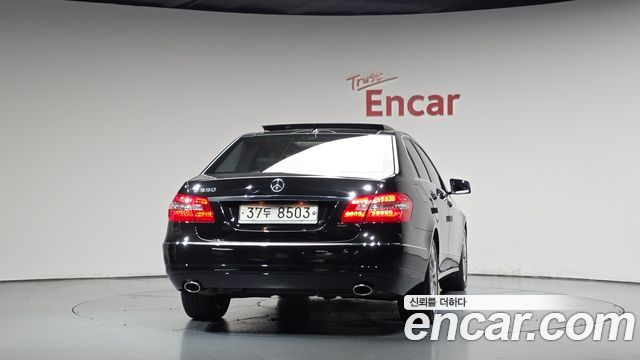 Mercedes-Benz E-Class 2010 — photo 4