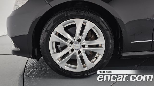 Mercedes-Benz E-Class 2010 — photo 5