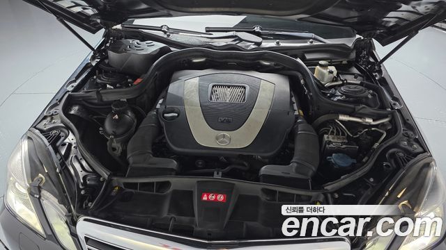 Mercedes-Benz E-Class 2010 — photo 6