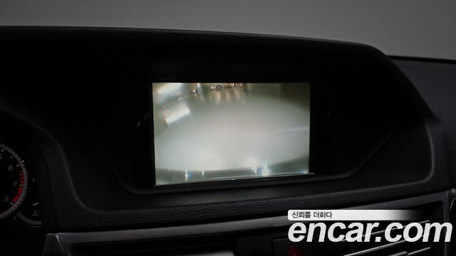 Mercedes-Benz E-Class 2010 — photo 15