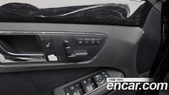 Mercedes-Benz E-Class 2010 — photo 17