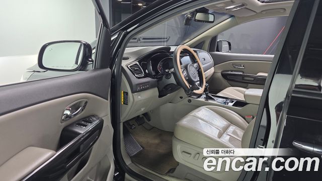 Kia Canival 2016 — photo 10