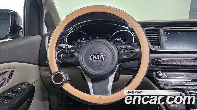 Kia Canival 2016 — photo 13