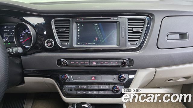 Kia Canival 2016 — photo 14