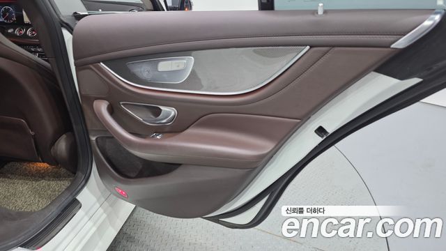 Mercedes-Benz CLS-Class 2020 — photo 15