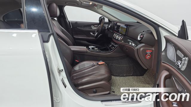 Mercedes-Benz CLS-Class 2020 — photo 16