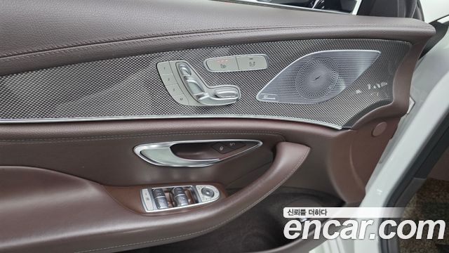 Mercedes-Benz CLS-Class 2020 — photo 30